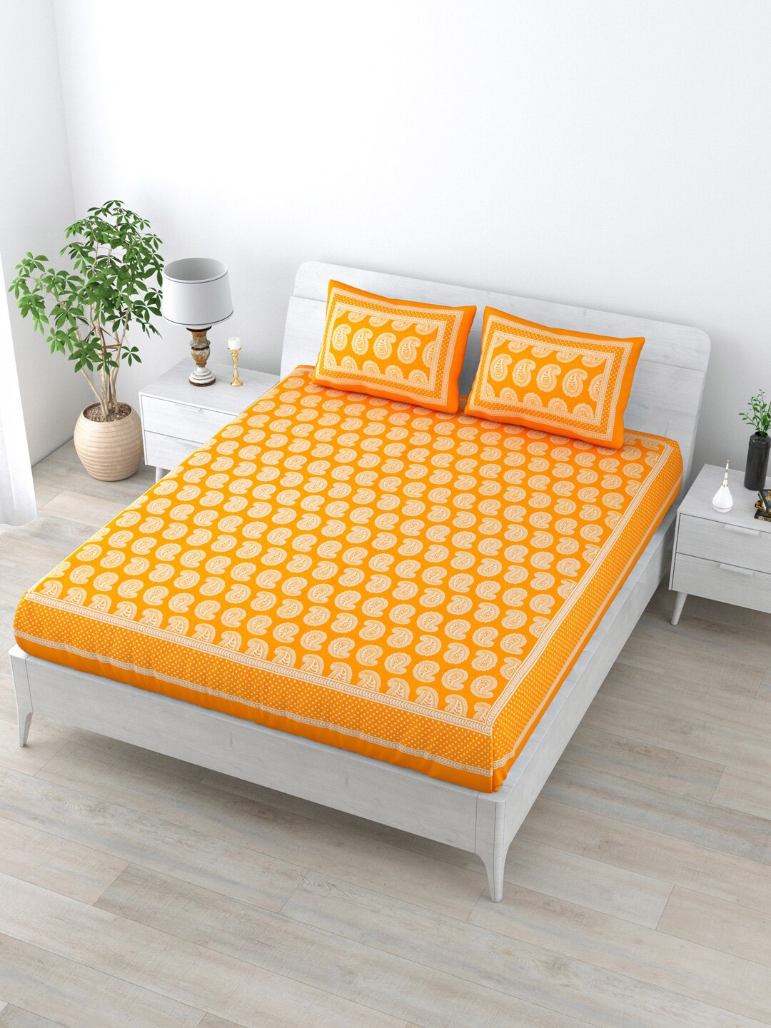 

LIVING ROOTS Orange & White Ethnic Motifs 144 TC Queen Bedsheet with 2 Pillow Covers