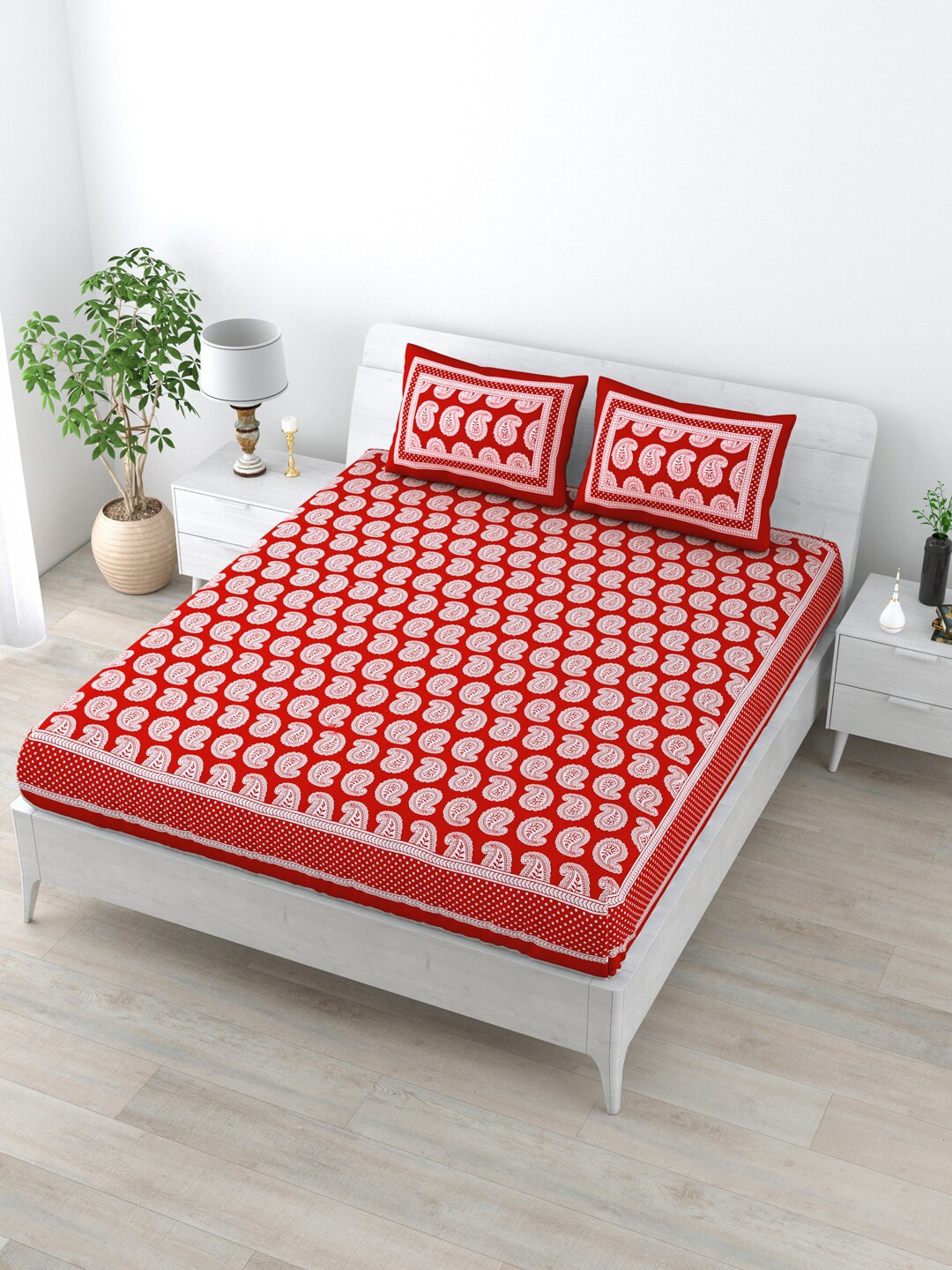 

LIVING ROOTS Red & White Ethnic Motifs 144 TC Queen Bedsheet with 2 Pillow Covers