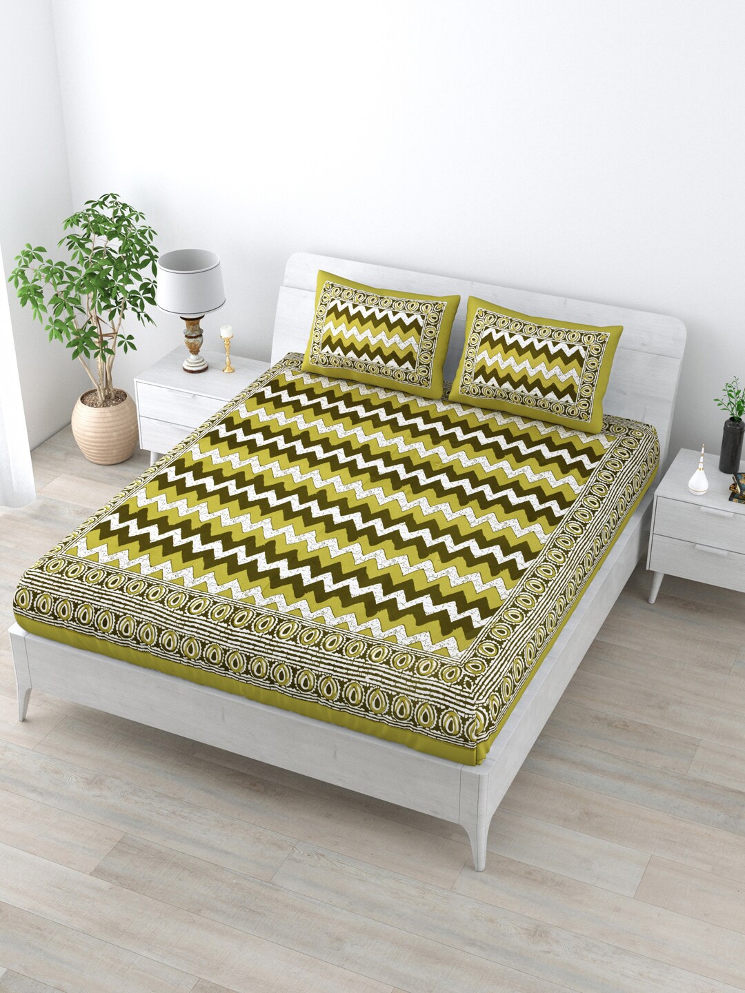 

LIVING ROOTS Green & White Geometric Cotton 144 TC Queen Bedsheet with 2 Pillow Covers