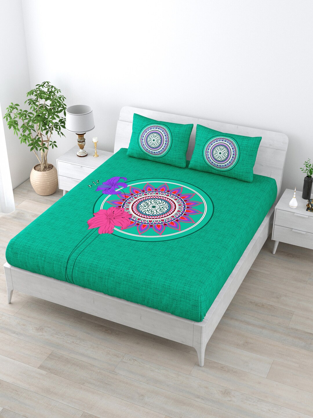 

LIVING ROOTS Green & Pink Graphic 144 TC Cotton Queen Bedsheet with 2 Pillow Covers