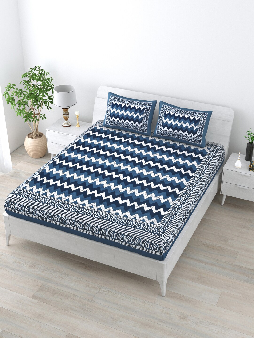 

LIVING ROOTS Blue and White 144 TC Cotton Queen Bedsheet with 2 Pillow Covers