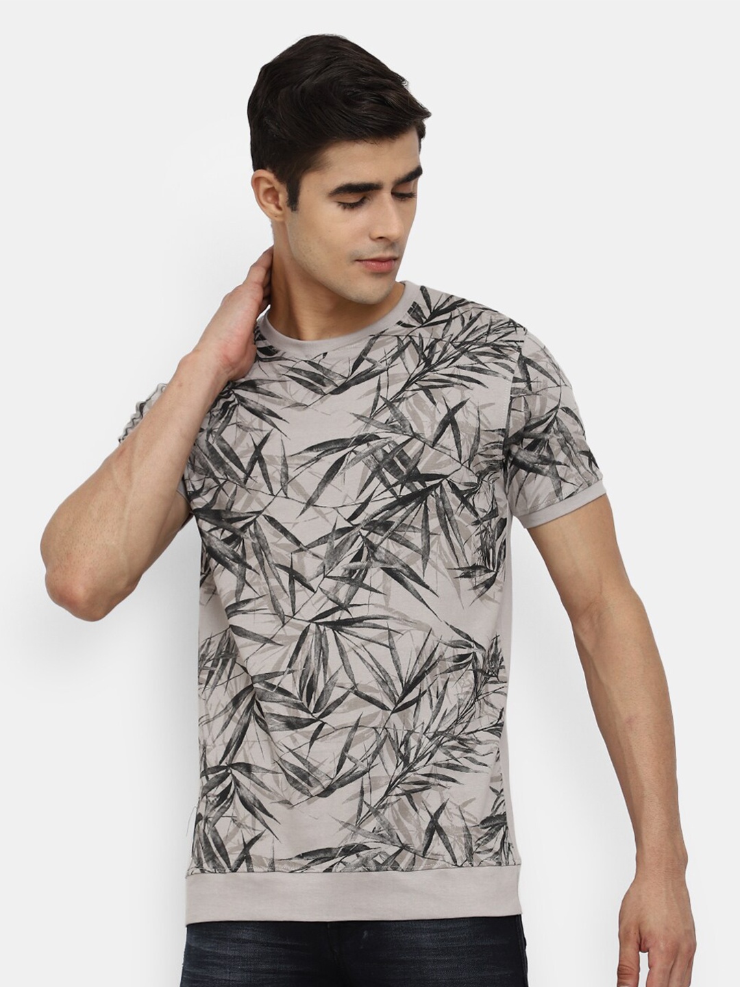 

V-Mart Men Grey Printed T-shirt