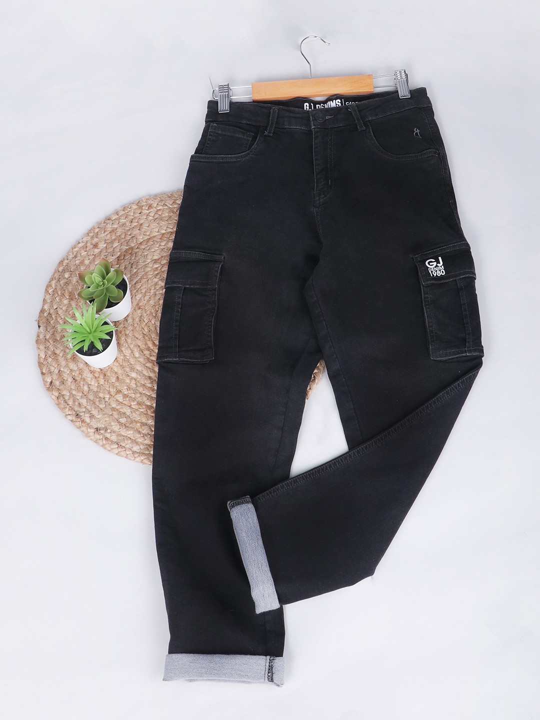 

Gini and Jony Boys Black Solid Regular Fit Jeans