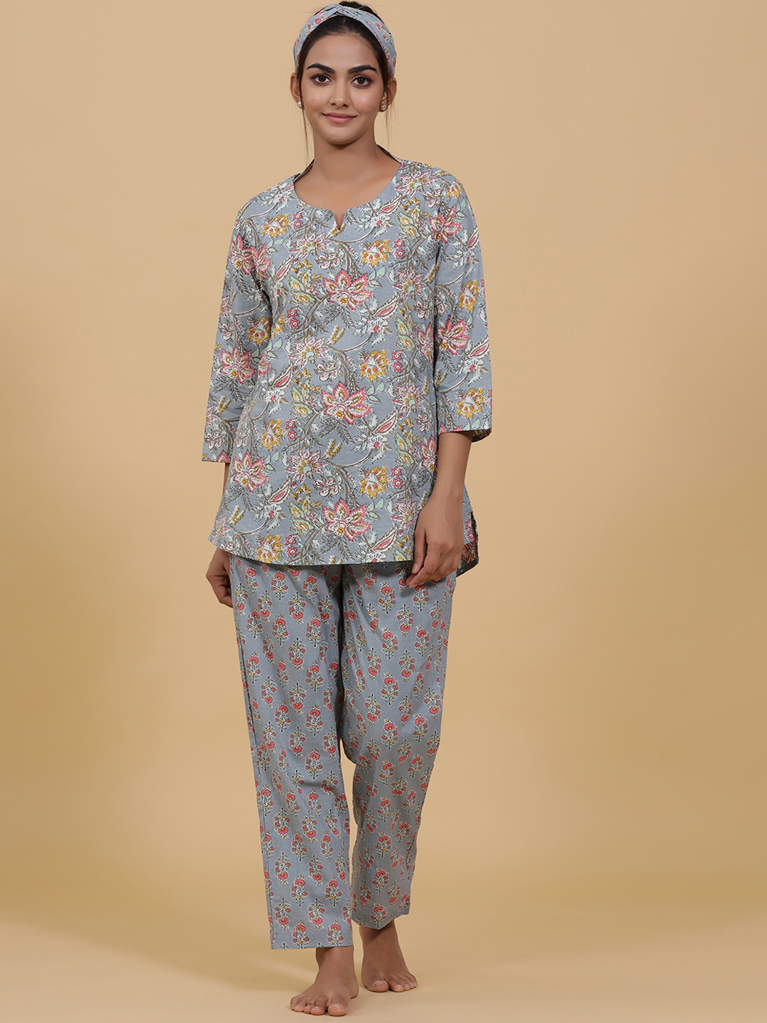 

mirari Women Grey And Red Floral Printed Pure Cotton Night suit