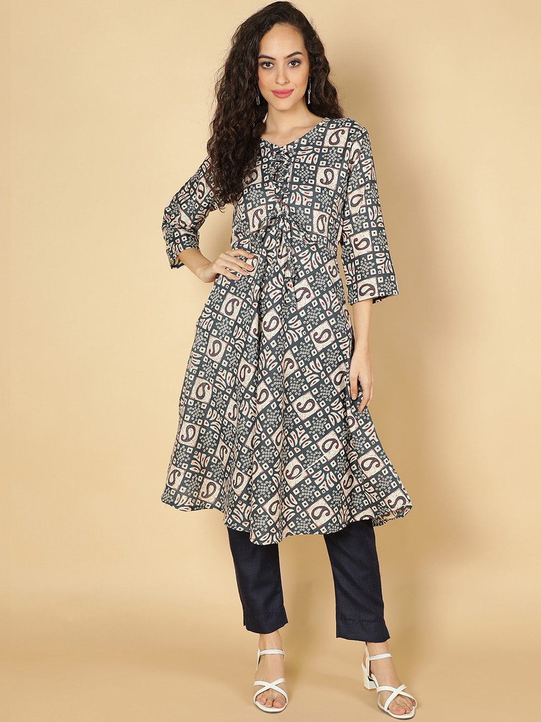 

Fabclub Women Grey Ethnic Motifs Yoke Design Pure Cotton Kurta with Trousers