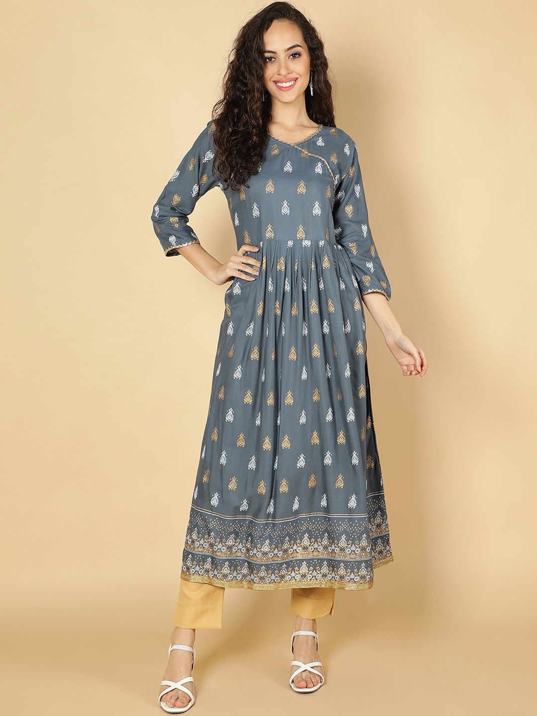 

Fabclub Women Grey Floral Printed Empire Kurta with Trousers