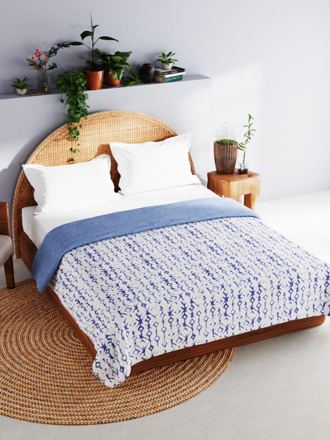 

BIANCA White & Blue Geometric Pure Cotton AC Room 120 GSM Double Bed Dohar