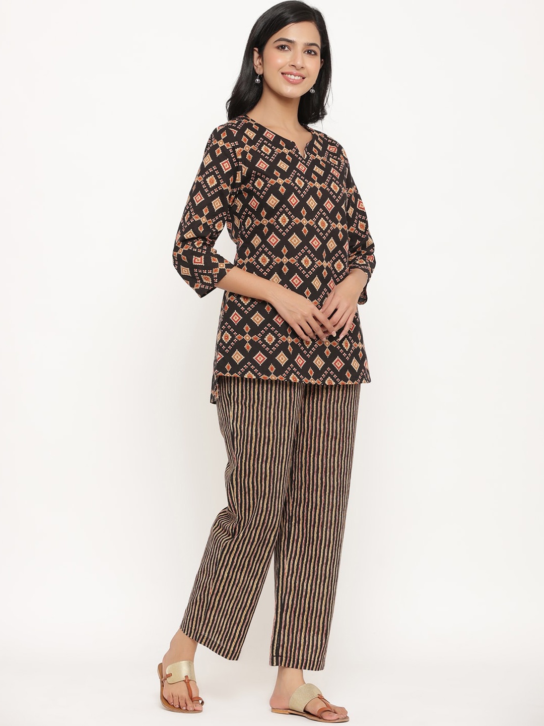 

mirari Women Brown & Red Pure Cotton Printed Night suit