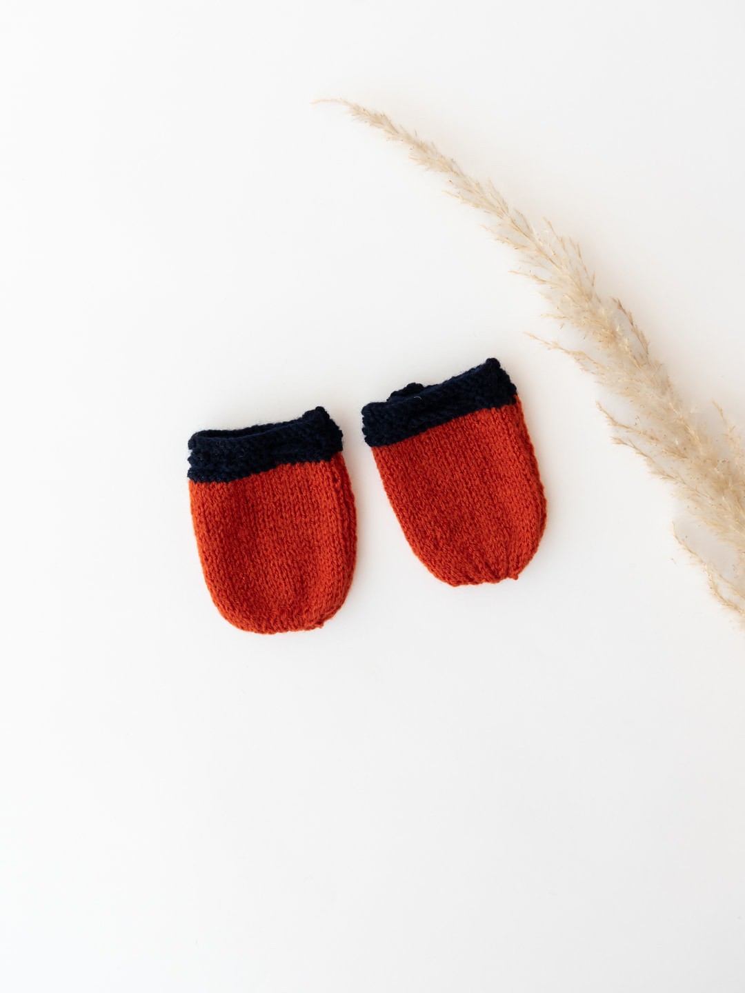 

The Original Knit Infants Rust & Navy Blue Solid Mitten