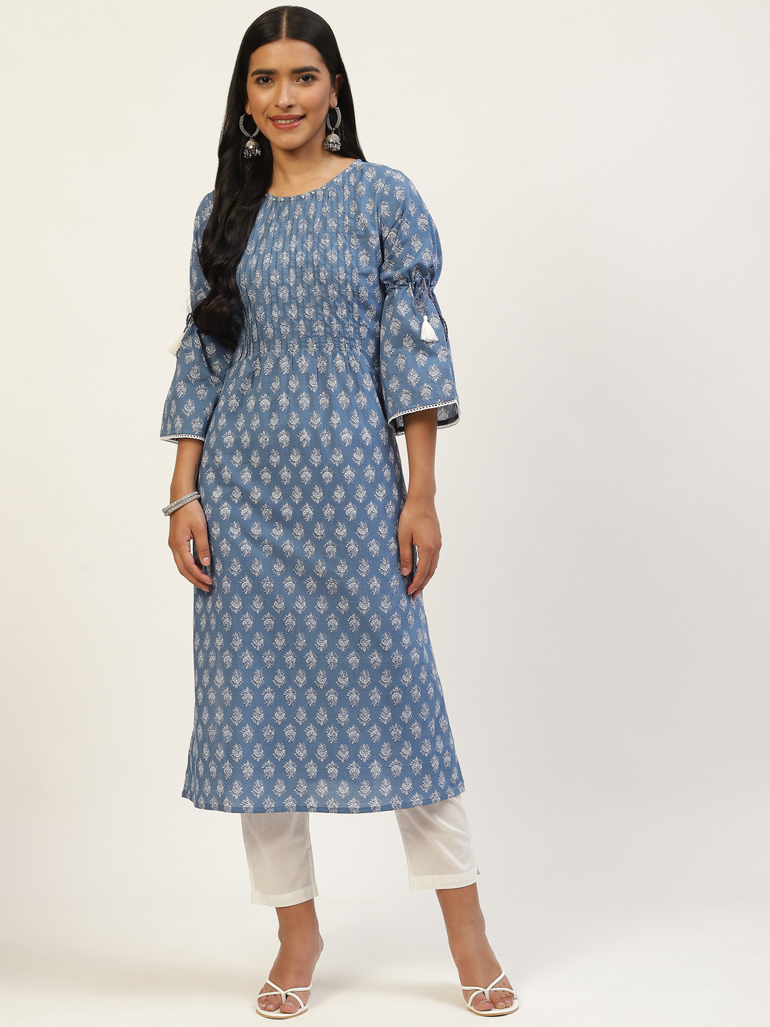 

RangDeep Women Blue & White Ethnic Motifs Printed Bell Sleeves Kurta