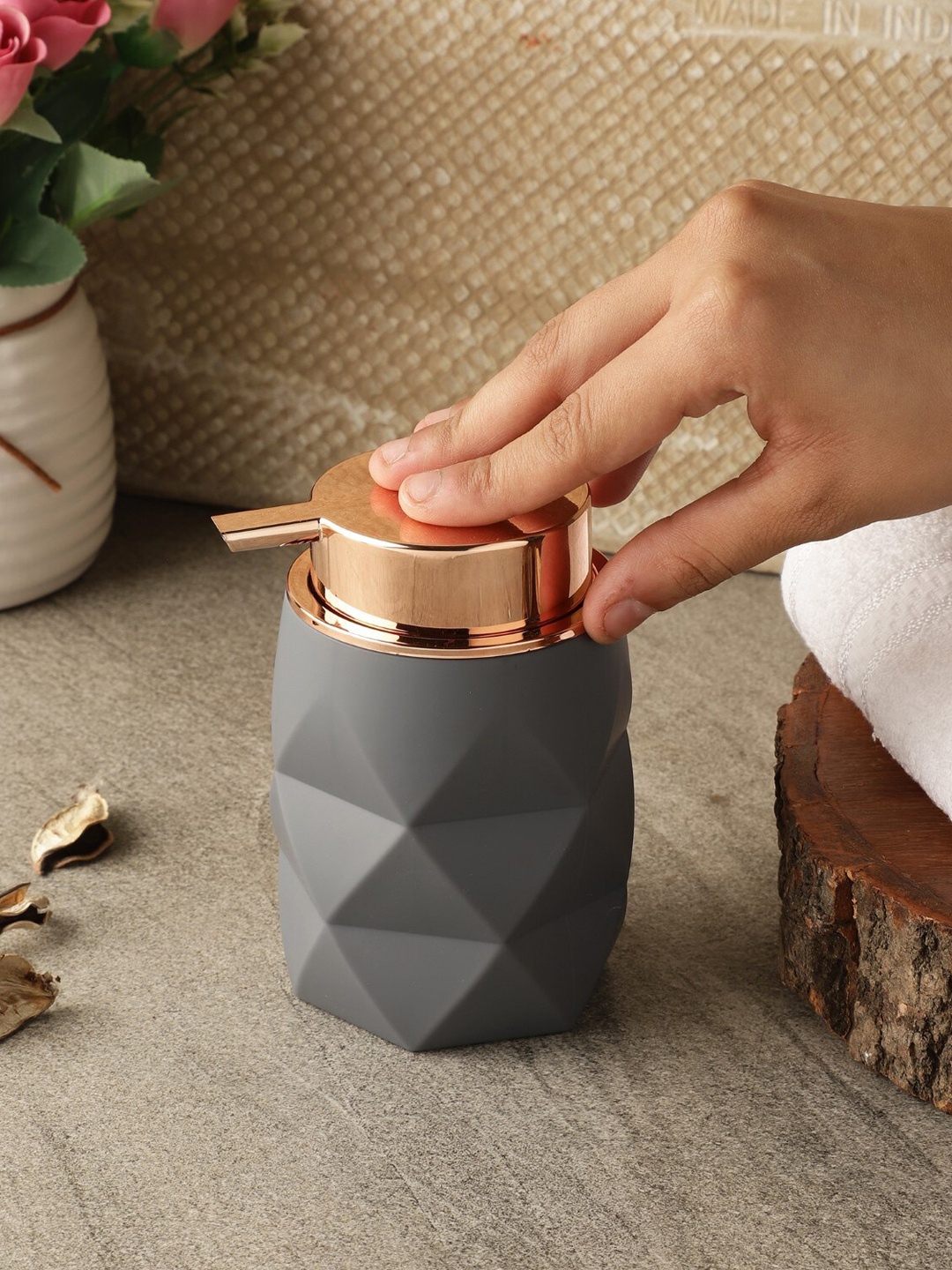 

The Decor Mart Grey Solid Diamond Cut Soap Dispenser