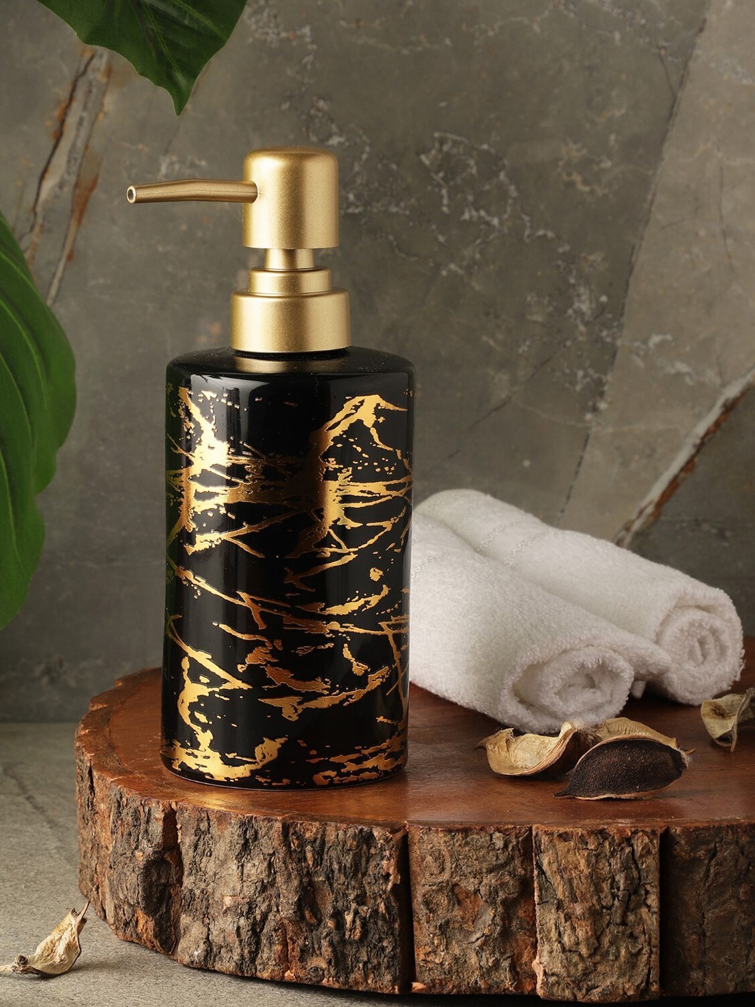 

The Decor Mart Black & Gold Spider Web Soap Dispenser