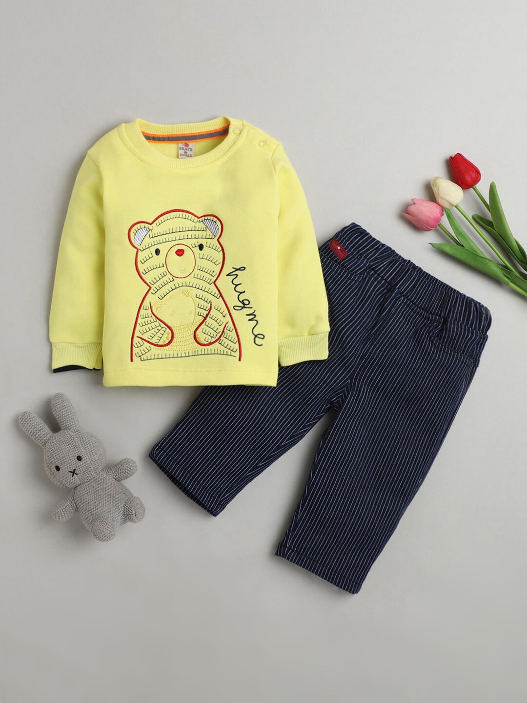 

Hopscotch Unisex Kids Yellow & Blue Printed T-shirt with Trousers