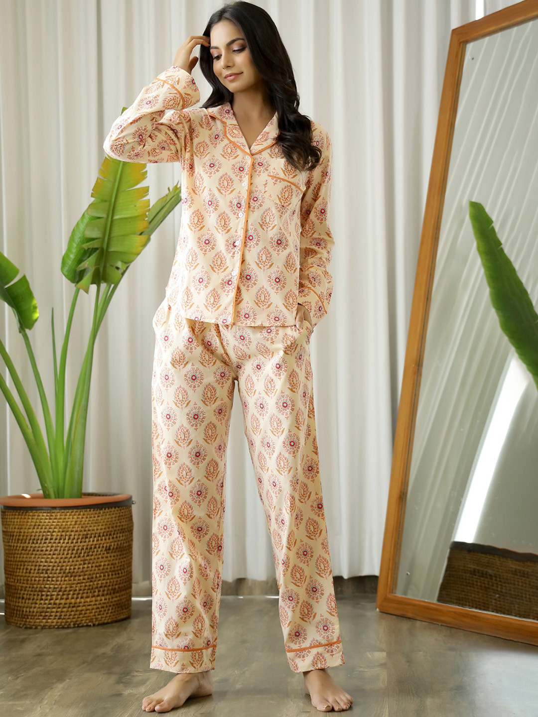 

SANSKRUTIHOMES Women Cream-Coloured & Red Printed Night suit