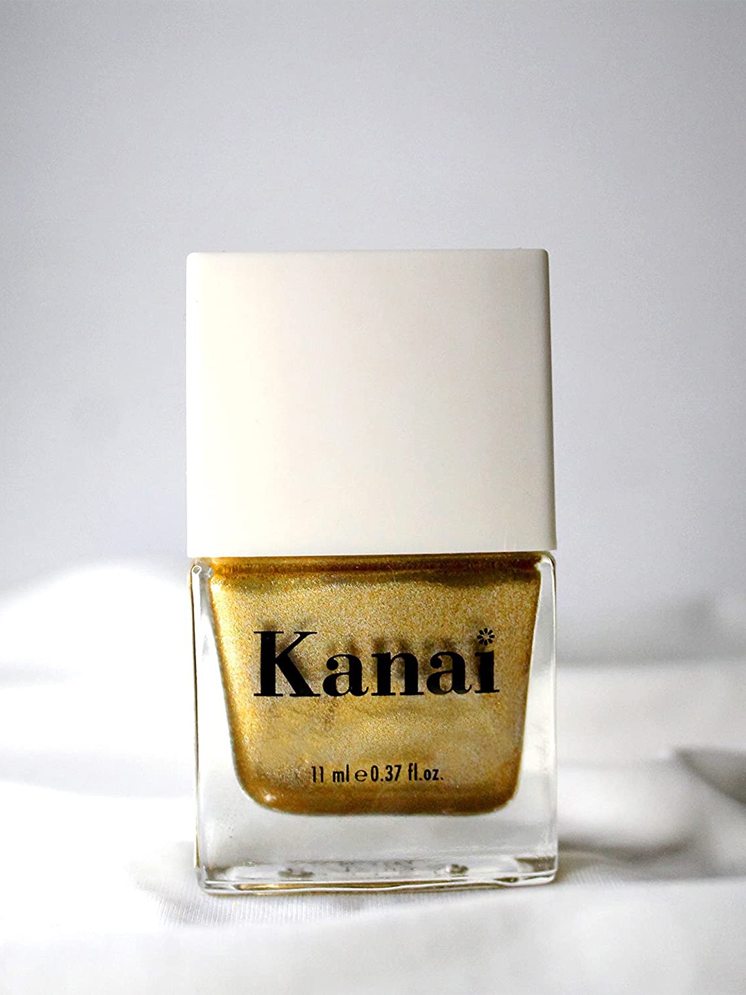 

Kanai 12-Free Formula Non Toxic Nail Paint - Gold With A Foiled Finish 11ml