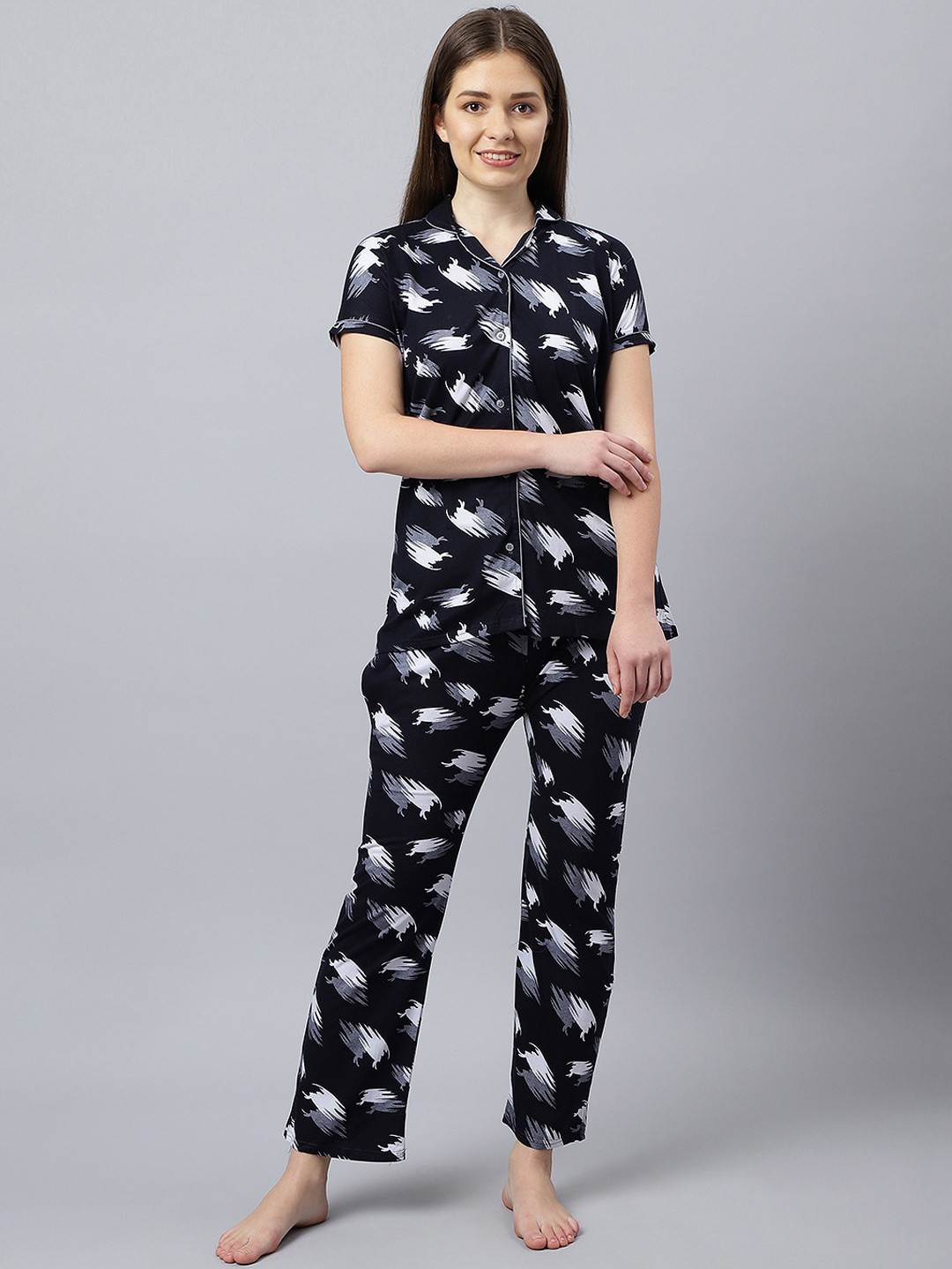 

Bailey sells Women Black And White Printed Pure Cotton Night suit