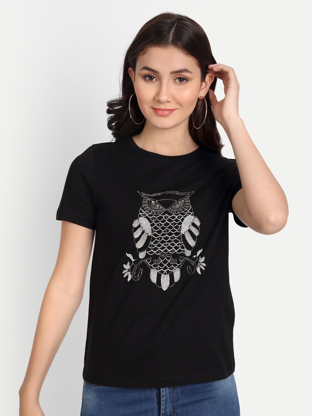 

Sttavoss Women Black Printed Slim Fit Cotton T-shirt