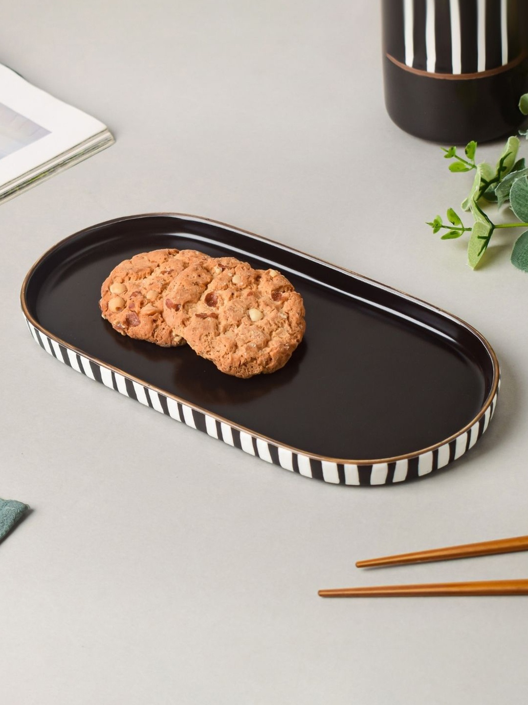 

Nestasia Black & White Printed Ceramic Glossy Plates