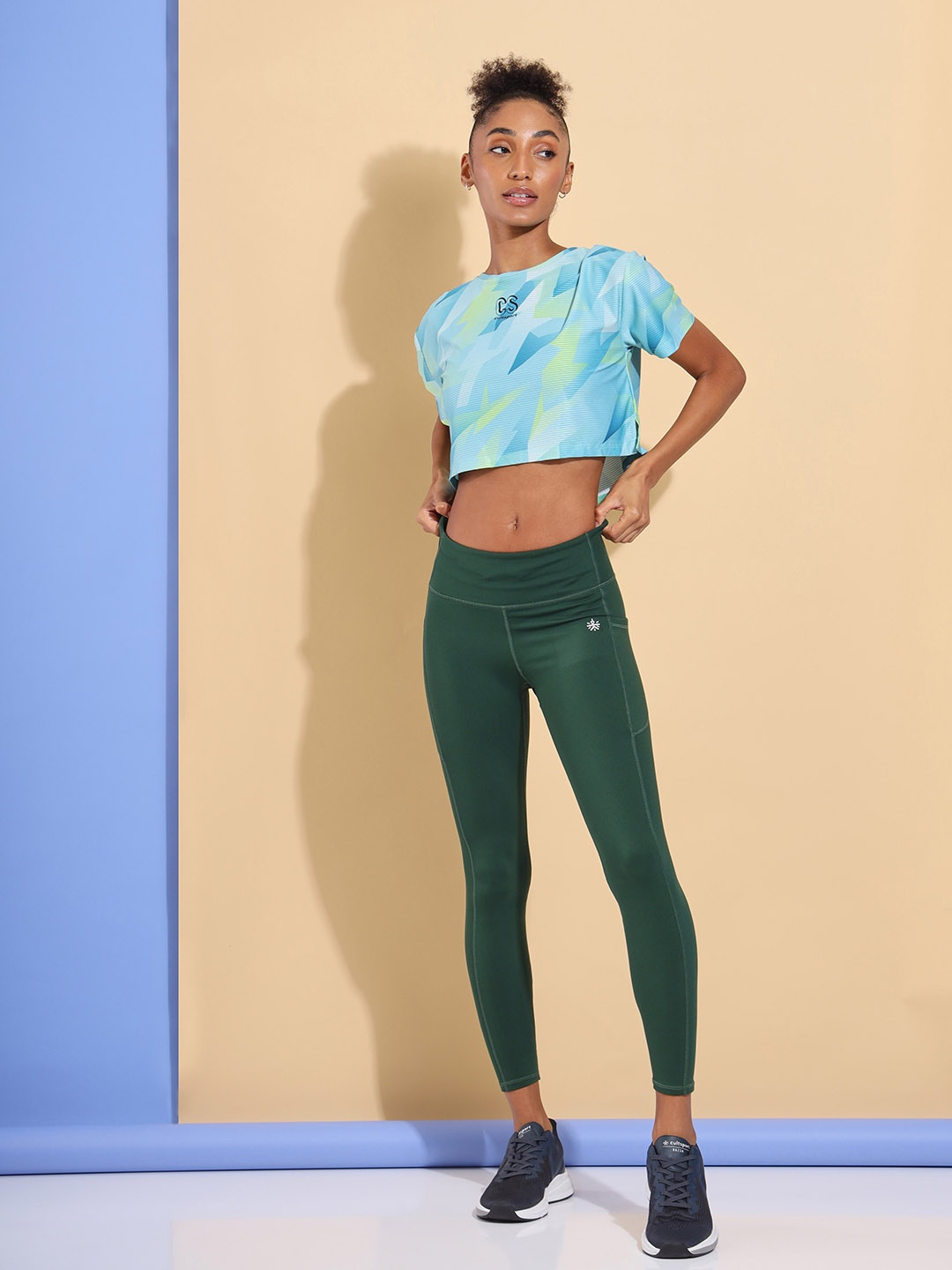 

CULT Women AbsoluteFit Essential Green Tights With Pockets