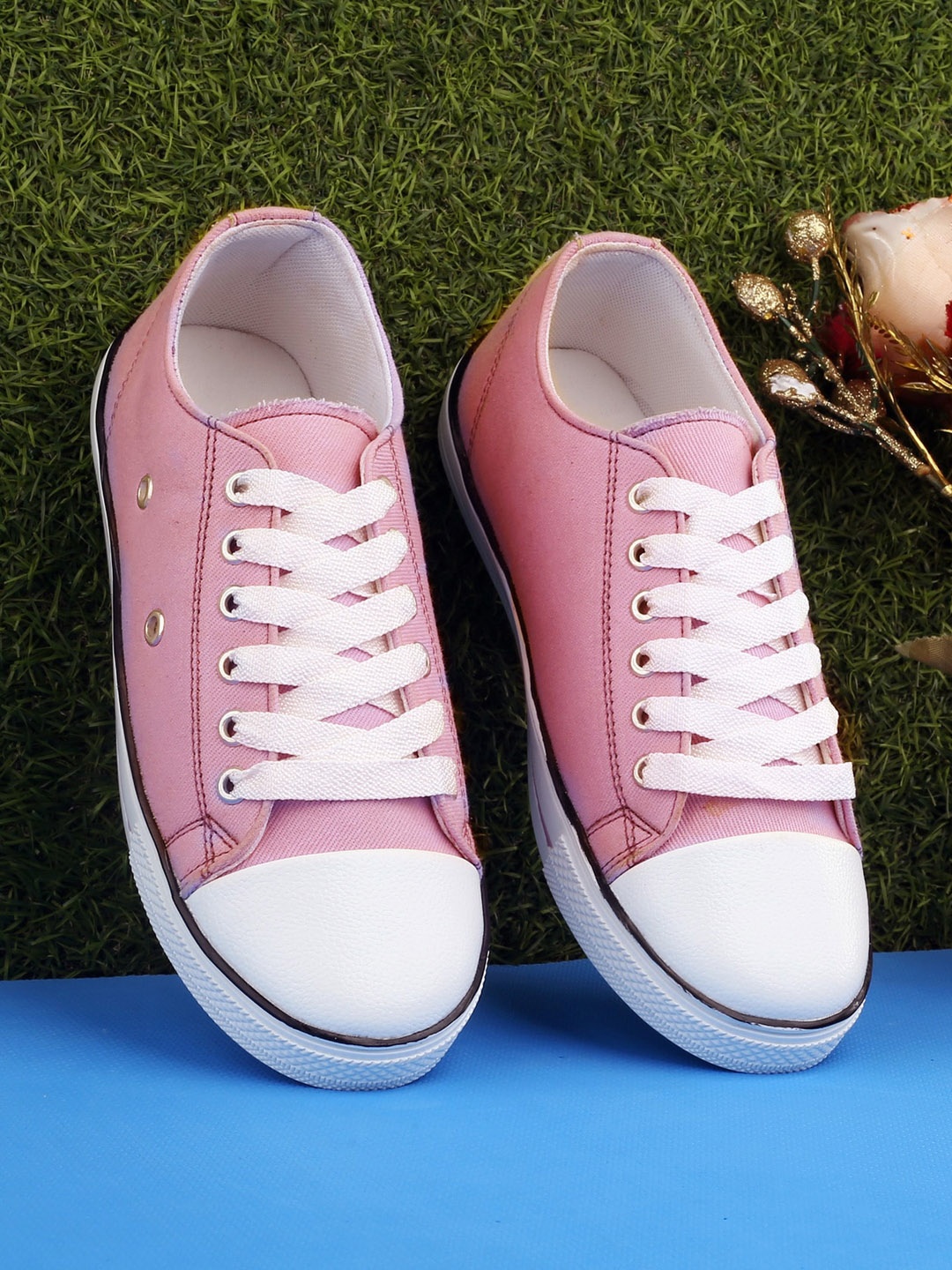 

AROOM Women Pink & White Colourblocked Canvas Sneakers
