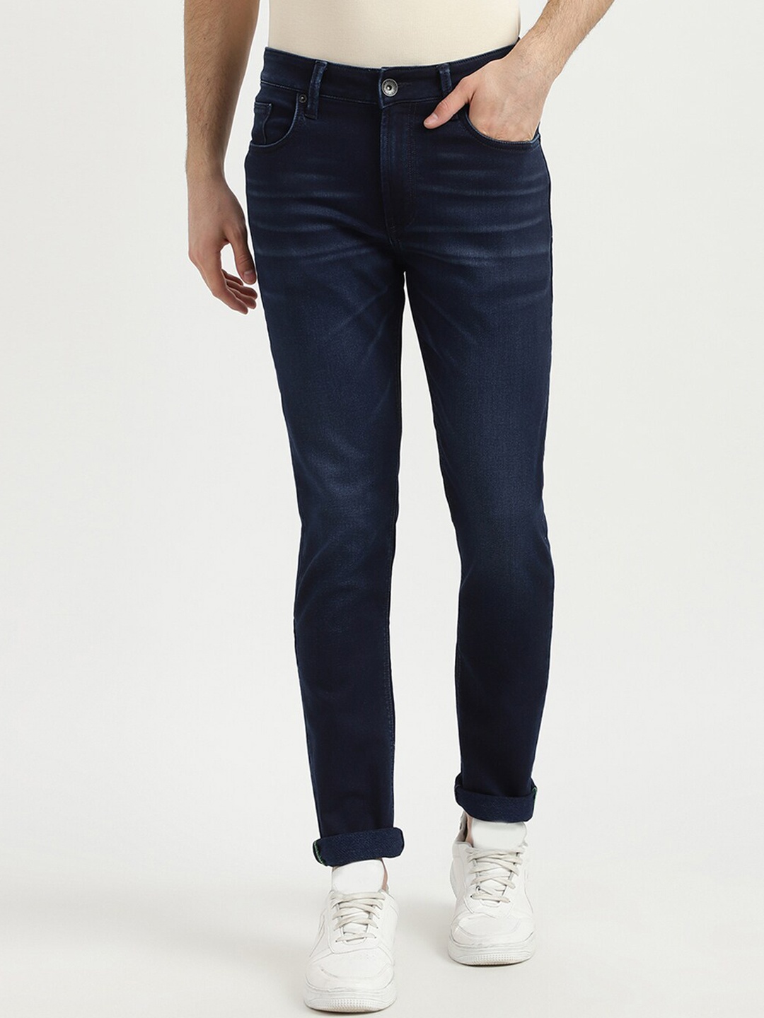 

United Colors of Benetton Men Blue Cotton Slim Fit Light Fade Clean Look Jeans