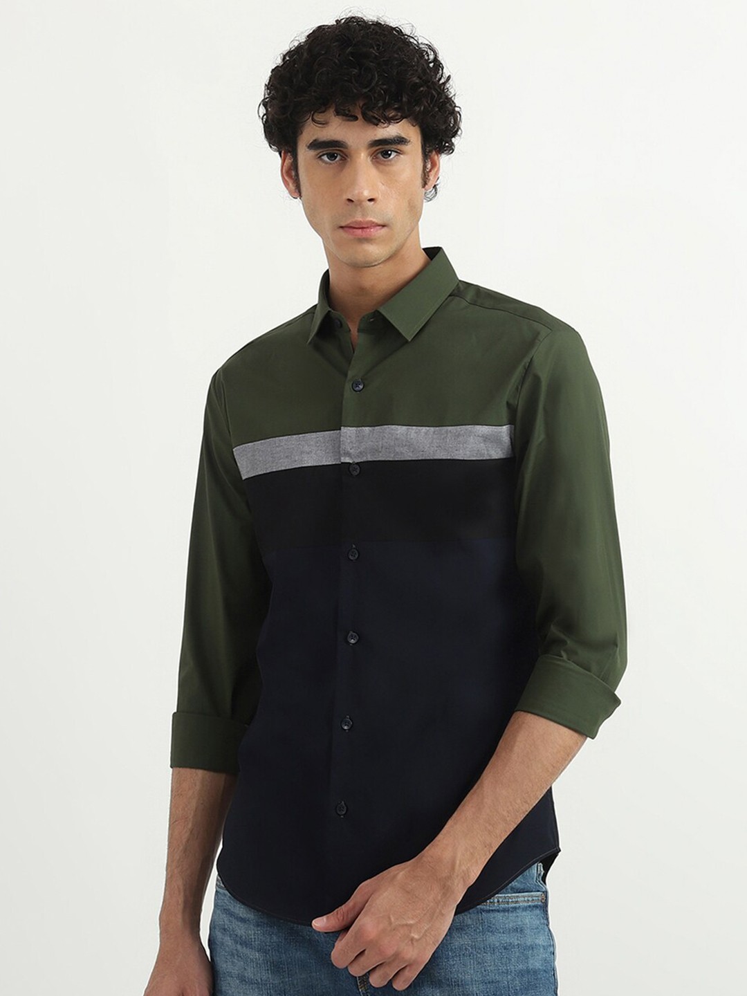 

United Colors of Benetton Men Green Slim Fit Colourblocked Cotton Casual Shirt