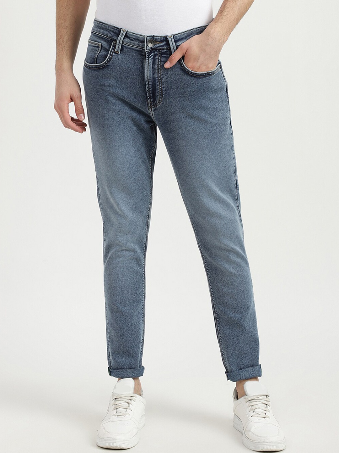 

United Colors of Benetton Men Blue Solid Tapered Fit Light Fade Jeans