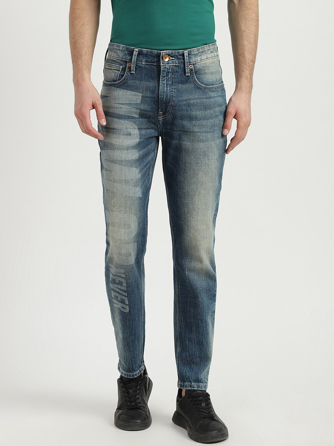 

United Colors of Benetton Men Blue Slim Fit Mildly Distressed Heavy Fade Jeans