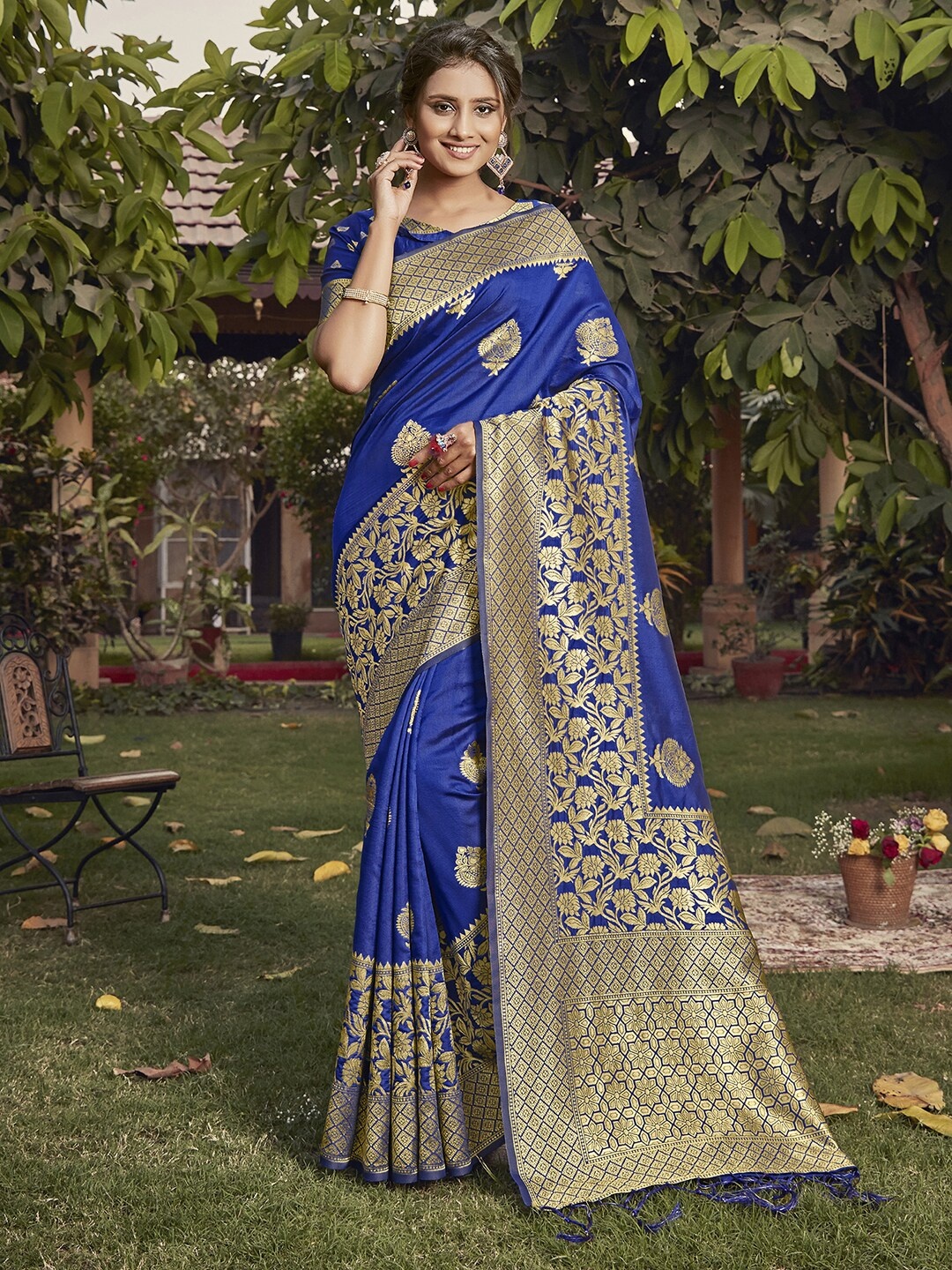 

Saree mall Blue & Gold-Toned Ethnic Motifs Zari Silk Blend Bagh Sarees
