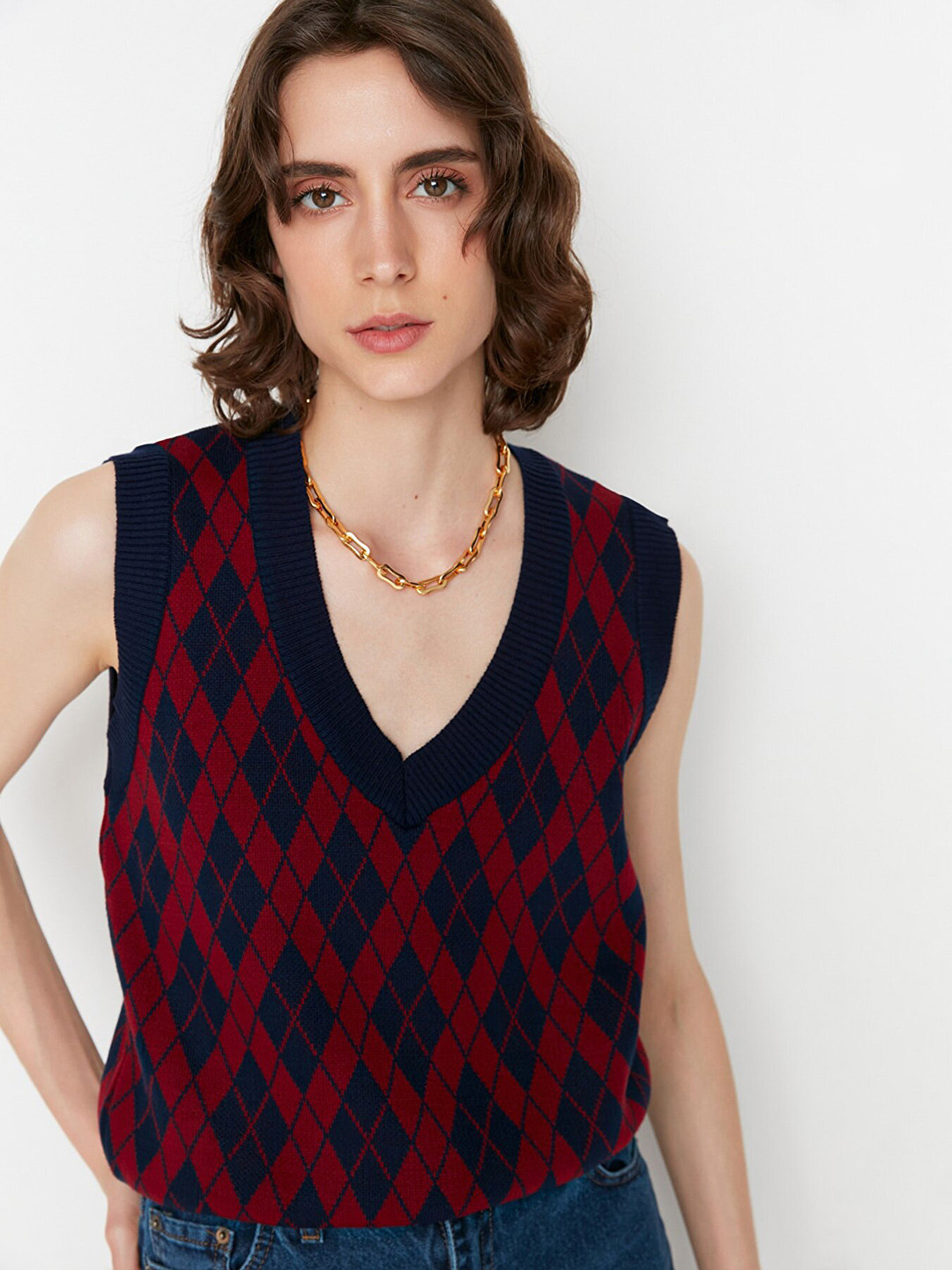 

Trendyol Women Navy Blue & Red Printed Crop Sweater Vest