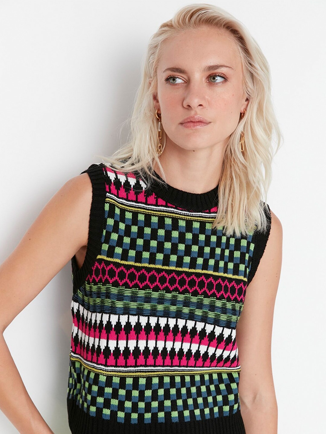 

Trendyol Women Black & Green Printed Sweater Vest