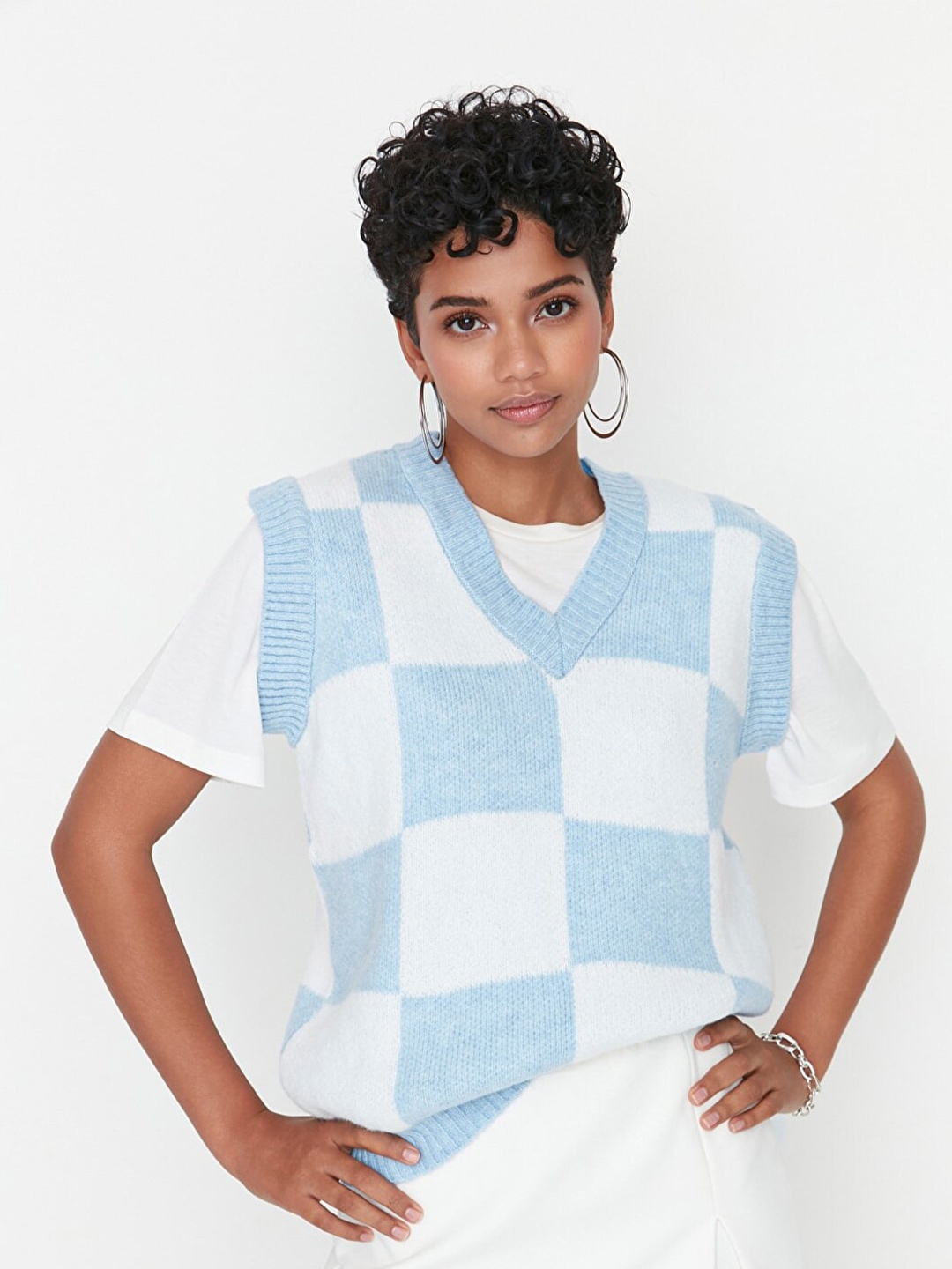 

Trendyol Women Blue & White Checked Sweater Vest