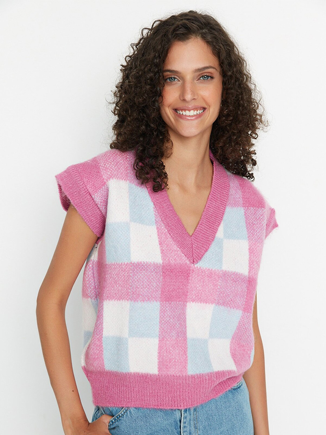 

Trendyol Women Pink & White Checked Crop Sweater Vest