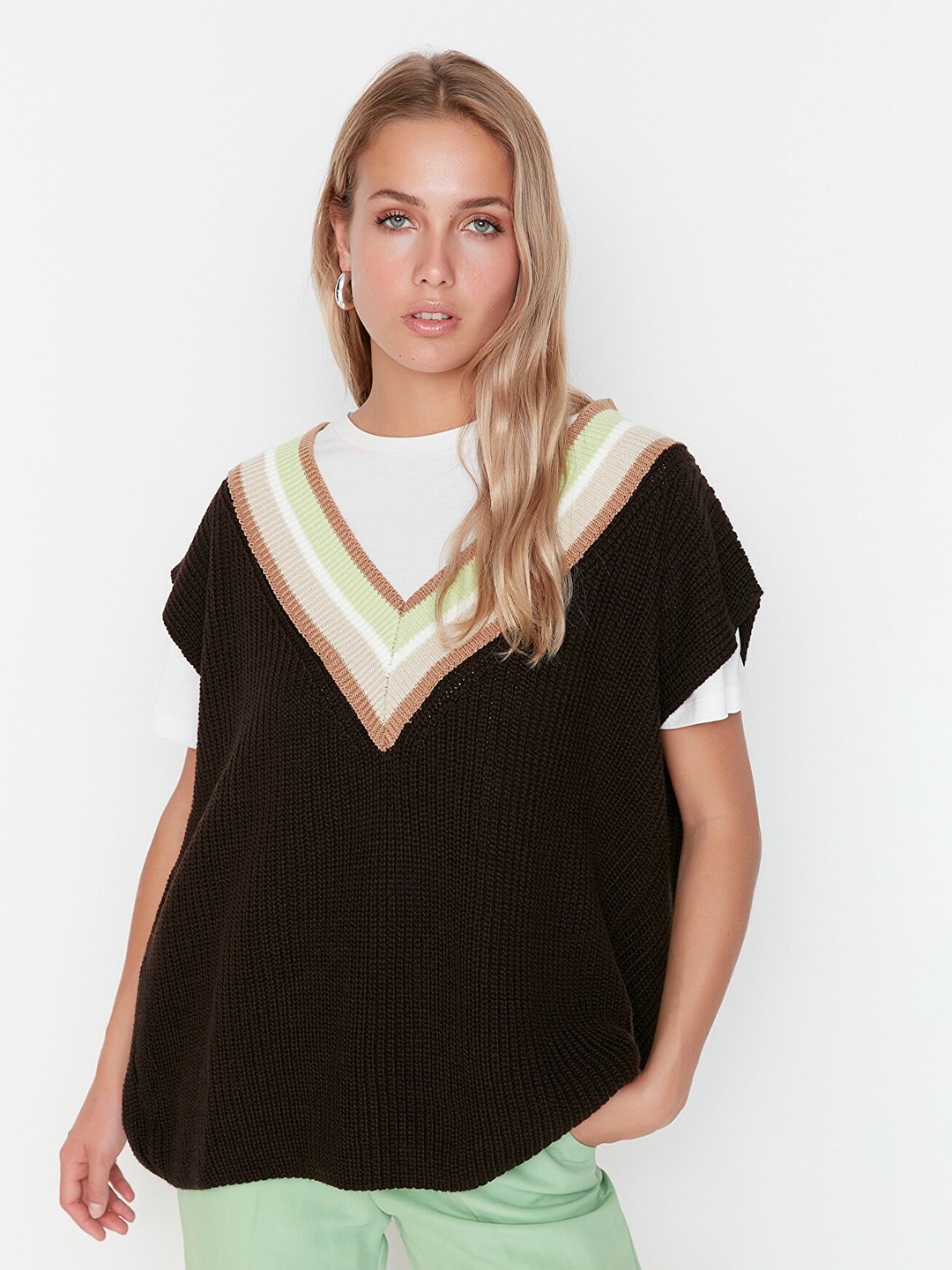 

Trendyol Women Brown & Off White Ribbed Acrylic Sweater Vest