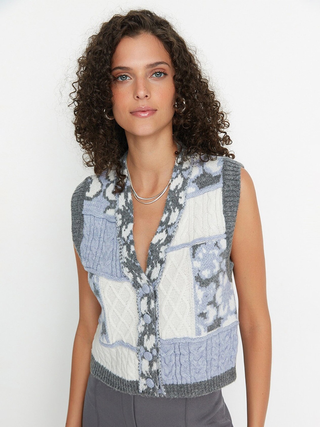 

Trendyol Women Grey & White Crop Cardigan