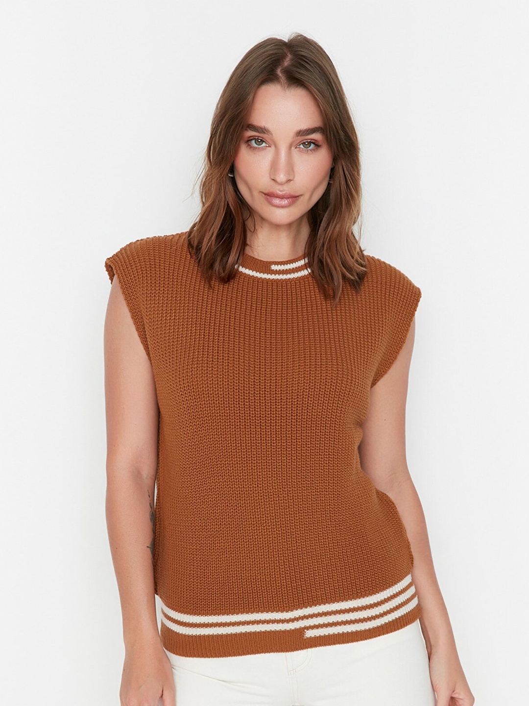 

Trendyol Women Coffee Brown & White Ribbed Sweater Vest