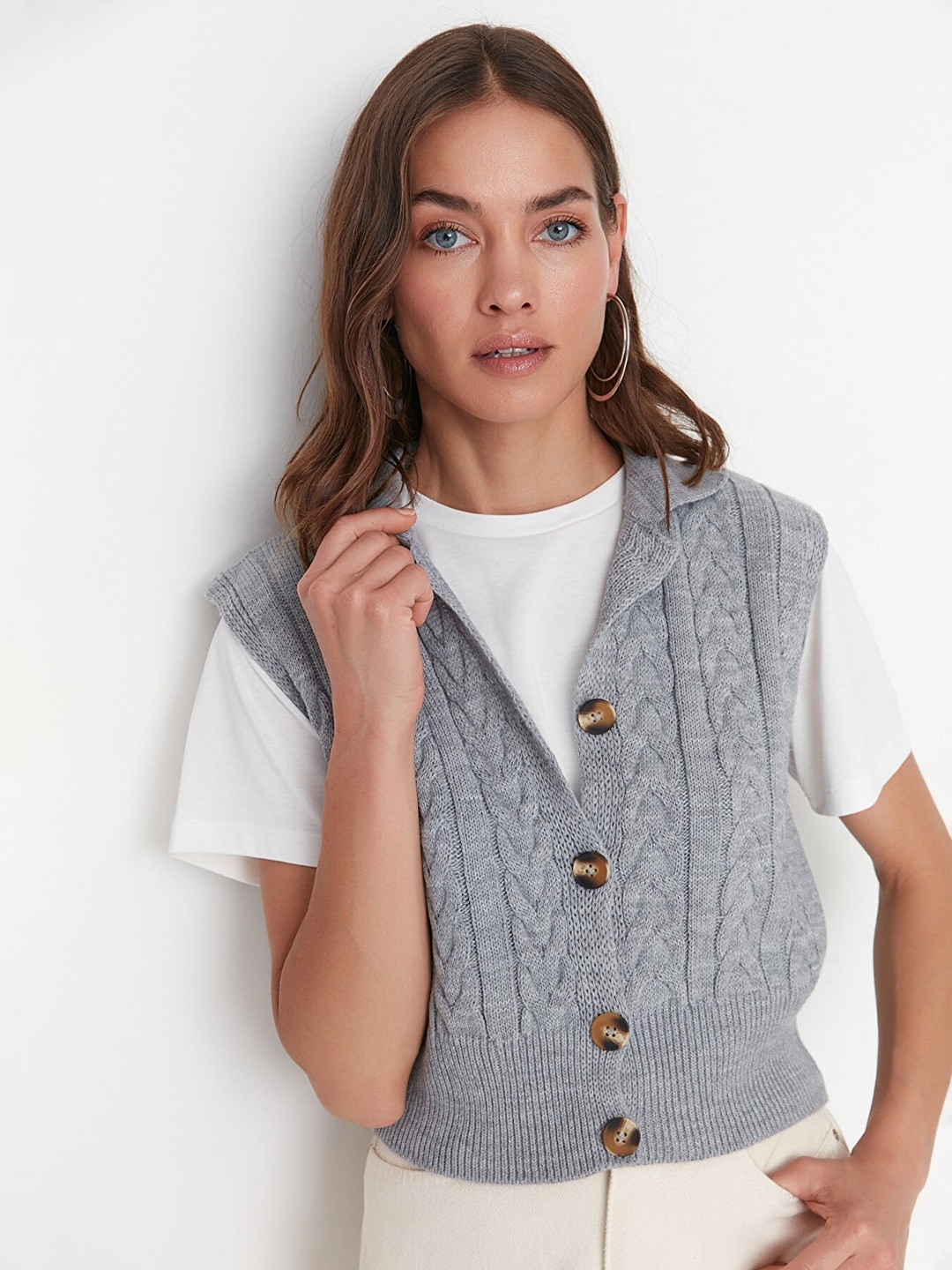 

Trendyol Women Grey Cable Knit Crop Cardigan