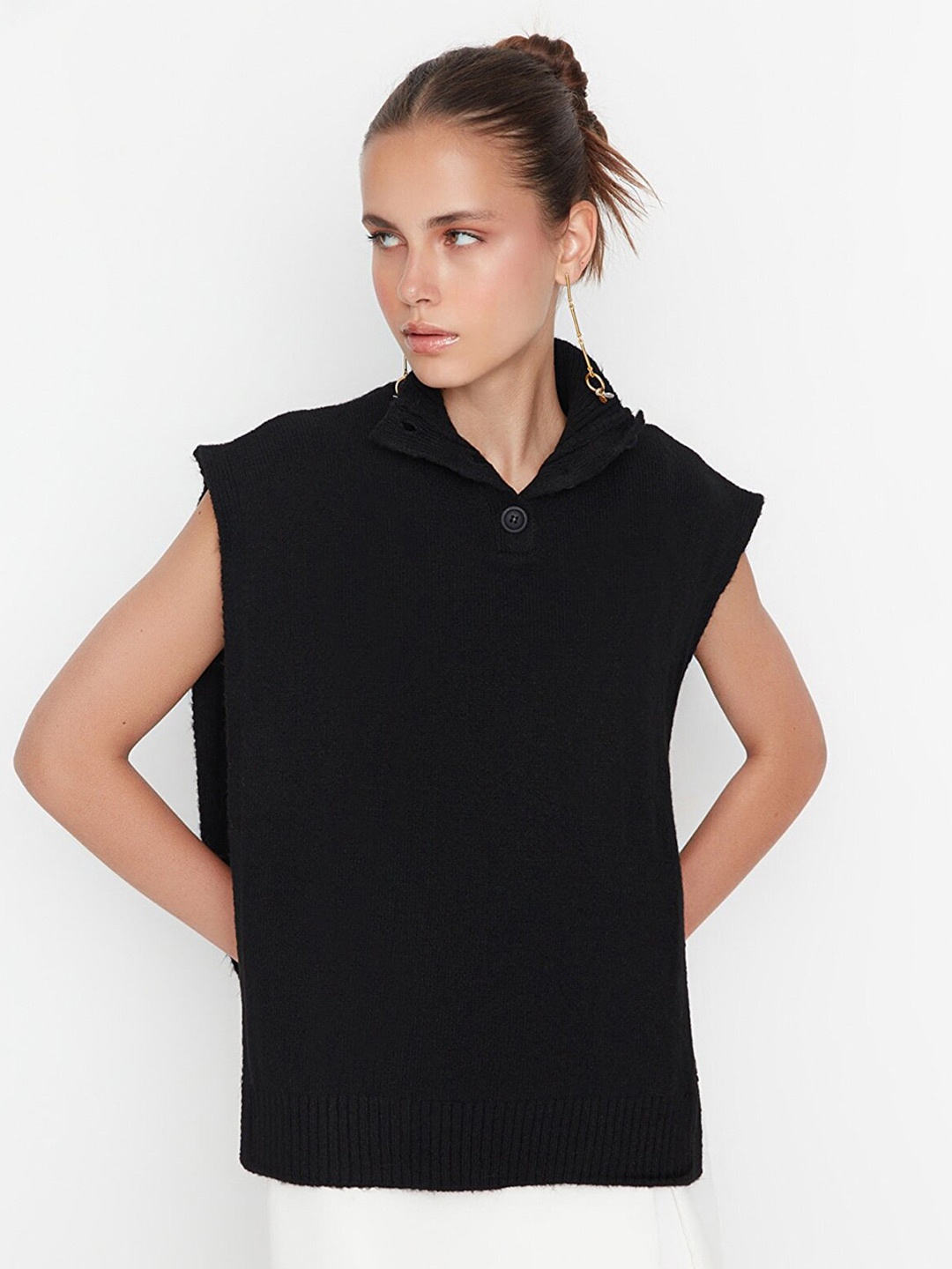 

Trendyol Women Black Sweater Vest