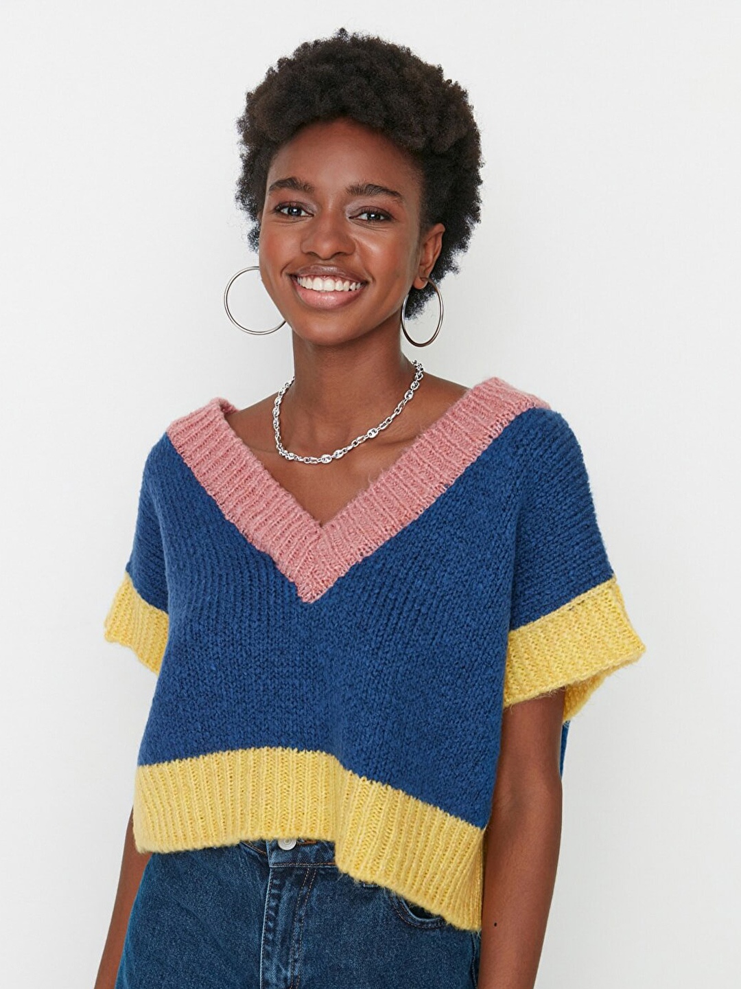 

Trendyol Women Navy Blue & Pink Ribbed Sweater Vest
