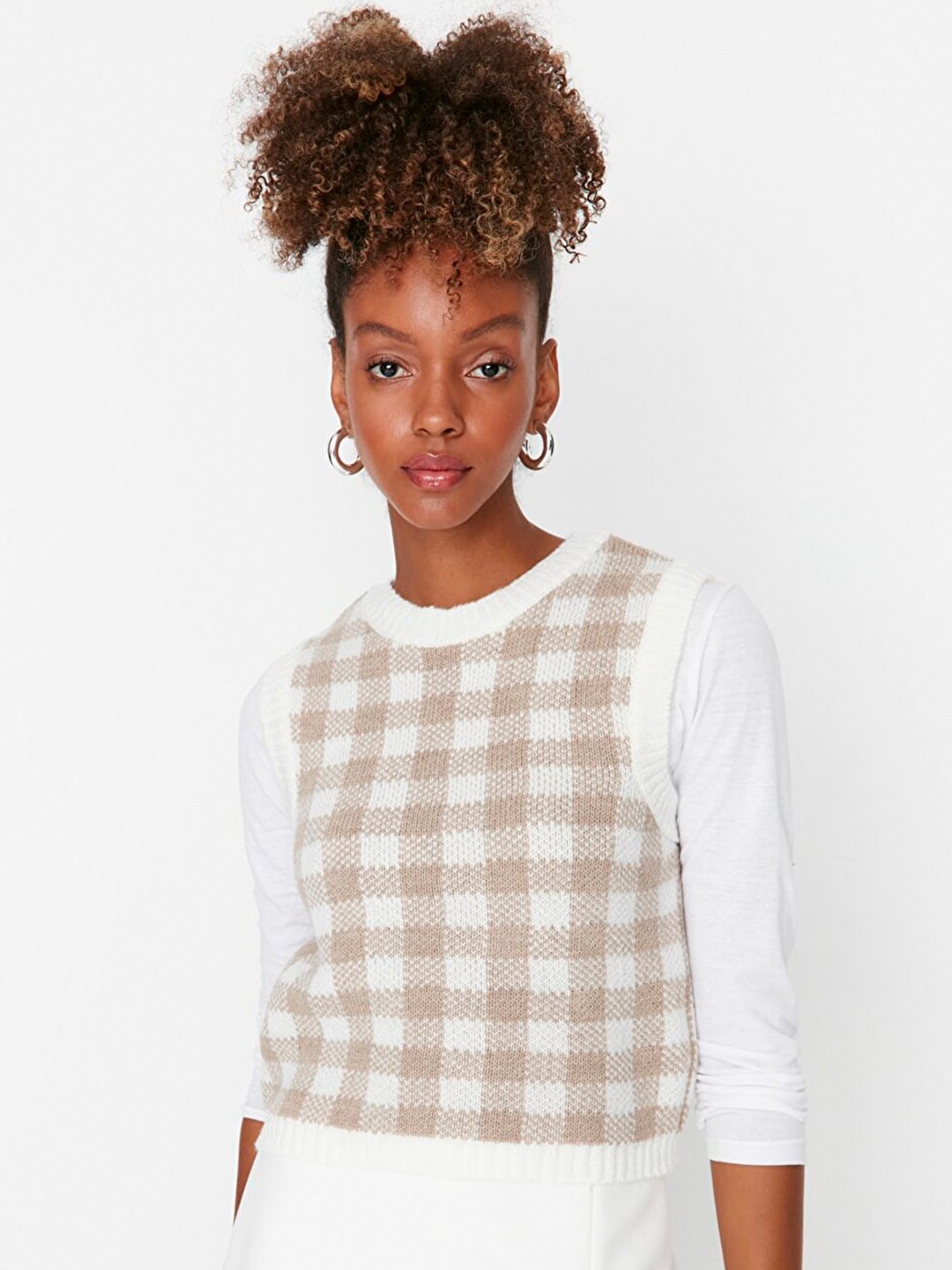 

Trendyol Women Off White & Brown Checked Crop Sweater Vest