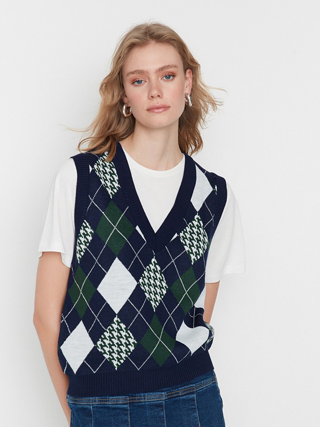 

Trendyol Women Navy Blue & White Fair Isle Printed Sweater Vest