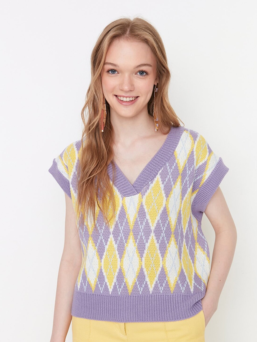 

Trendyol Women Violet & Yellow Cable Knit Crop Sweater Vest