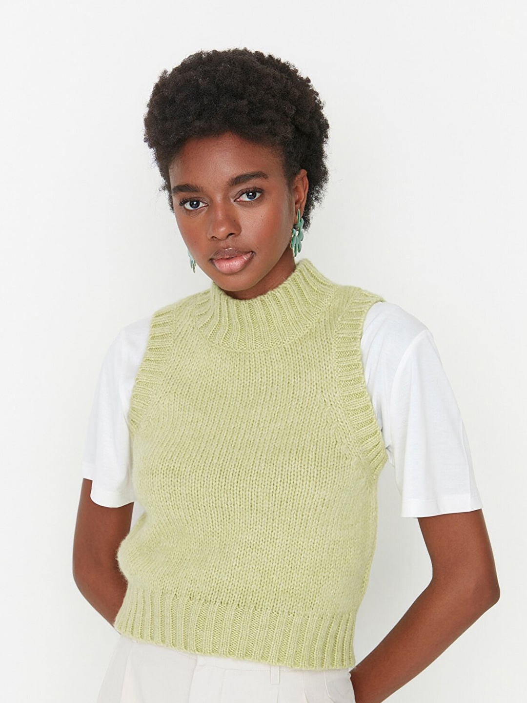 

Trendyol Women Green Crop Sweater Vest