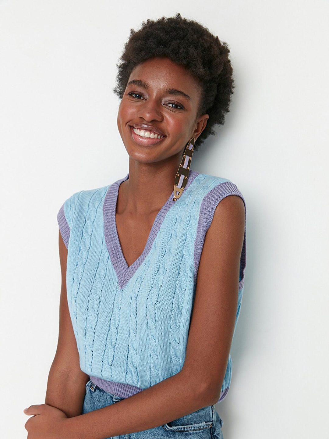 

Trendyol Women Blue & Lavender Cable Knit Crop Cardigan