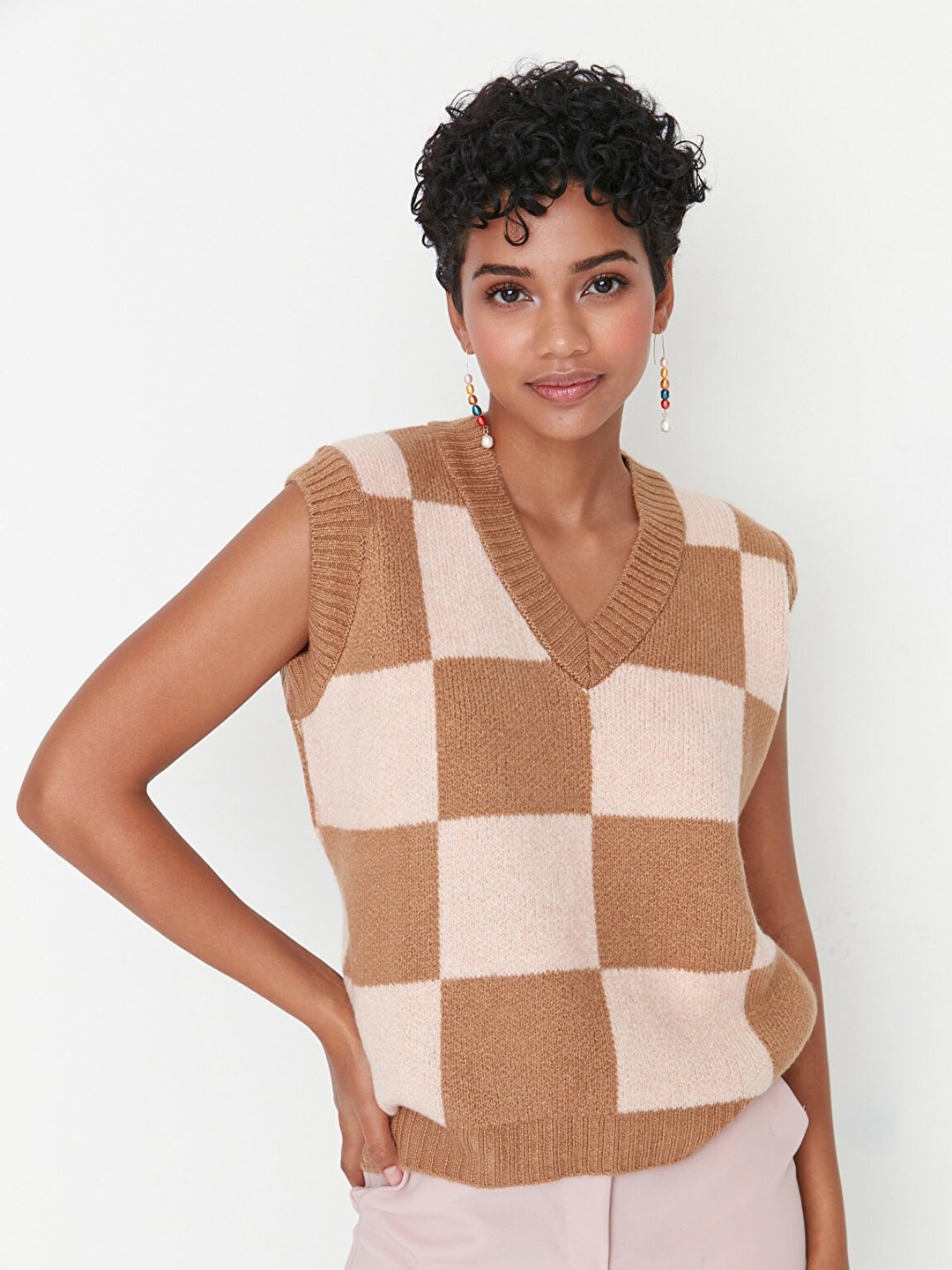 

Trendyol Women Brown & Cream-Coloured Checked Sweater Vest