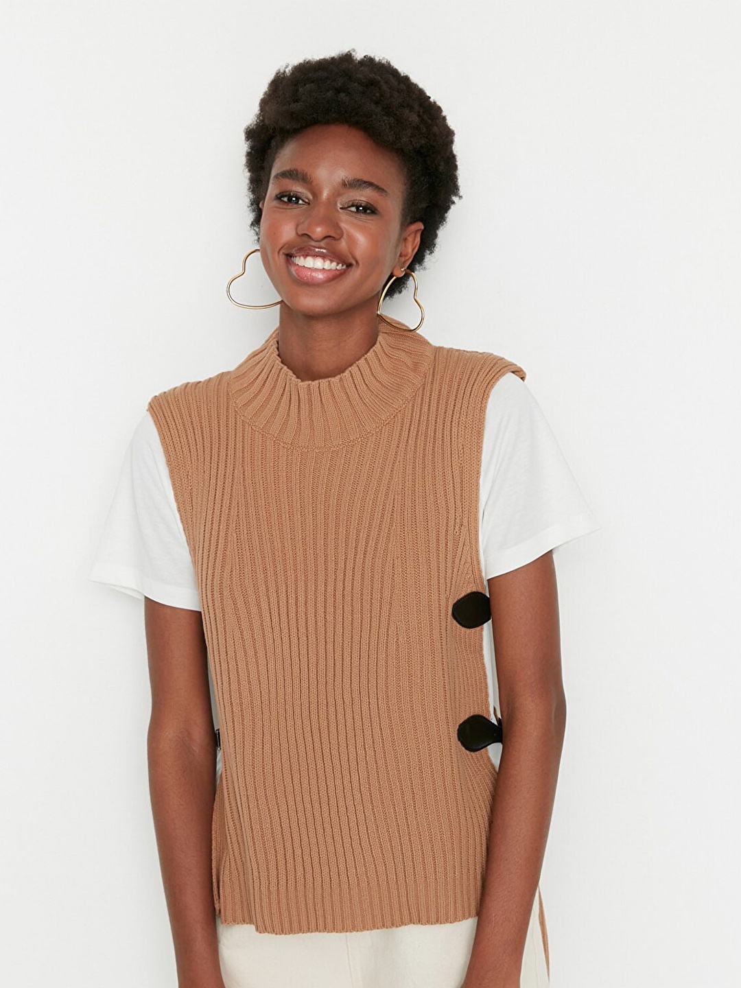 

Trendyol Women Camel Brown & White Ribbed Sweater Vest