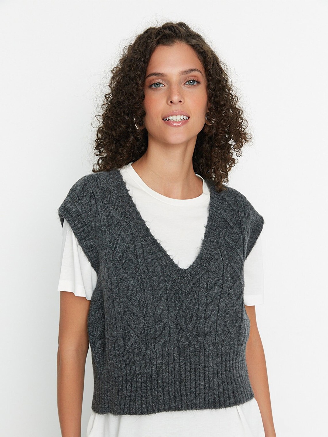 

Trendyol Women Charcoal Cable Knit Crop Sweater Vest