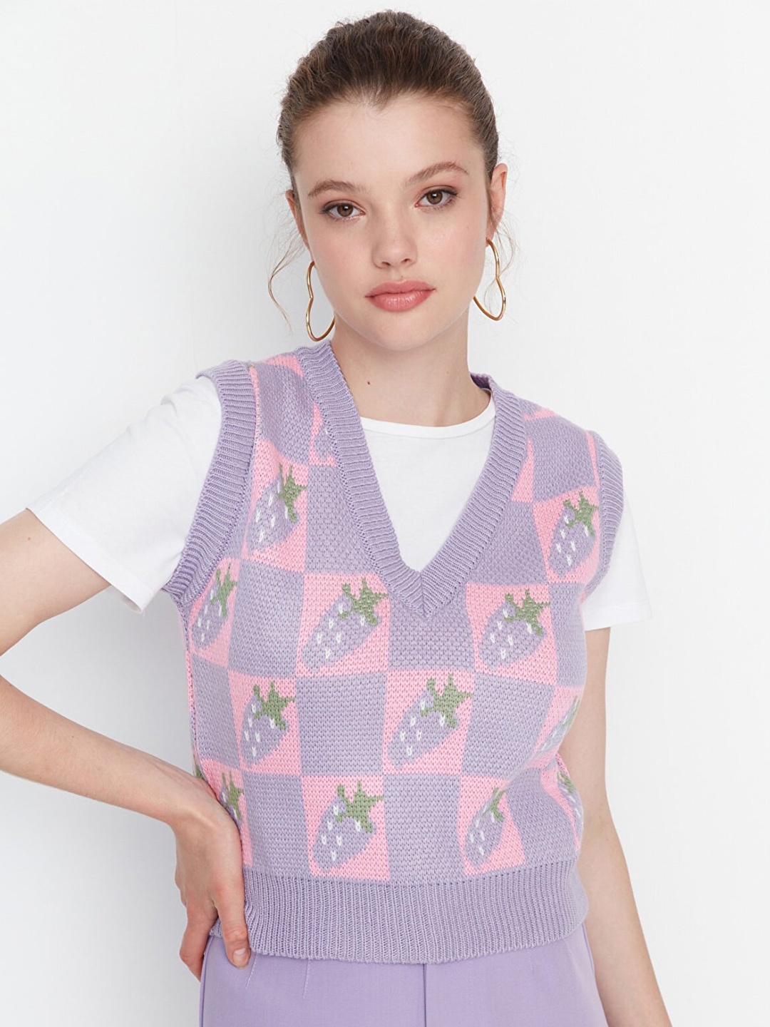 

Trendyol Women Purple & Pink Printed Crop Sweater Vest