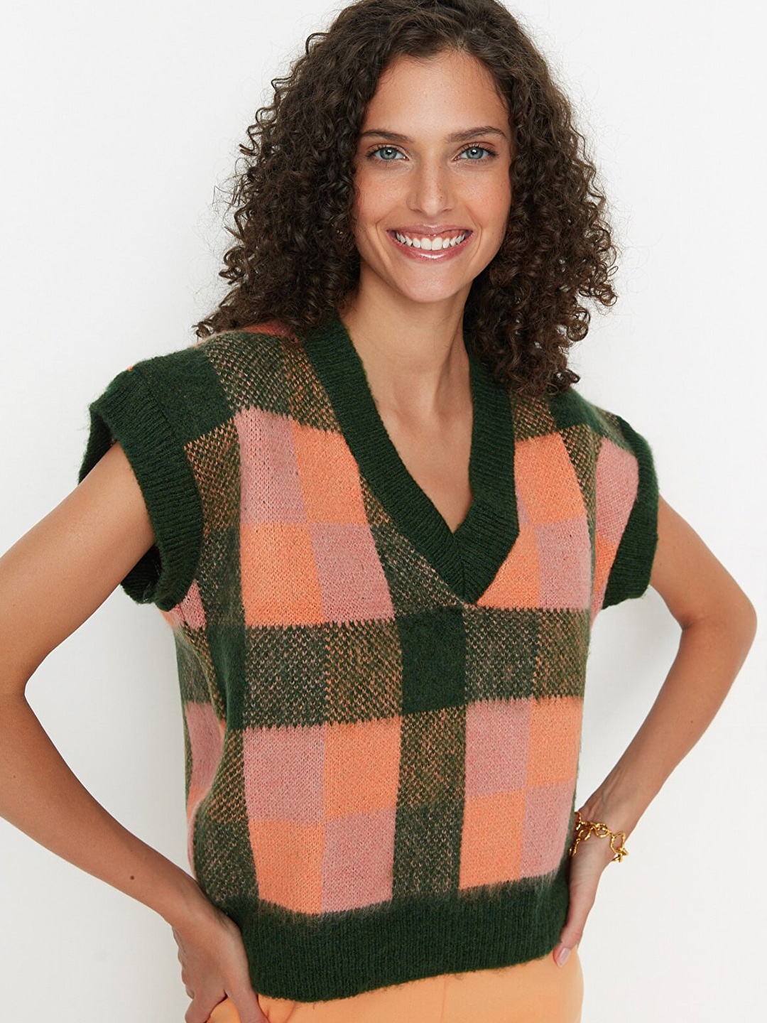 

Trendyol Women Green & Peach-Coloured Checked Checked Sweater Vest