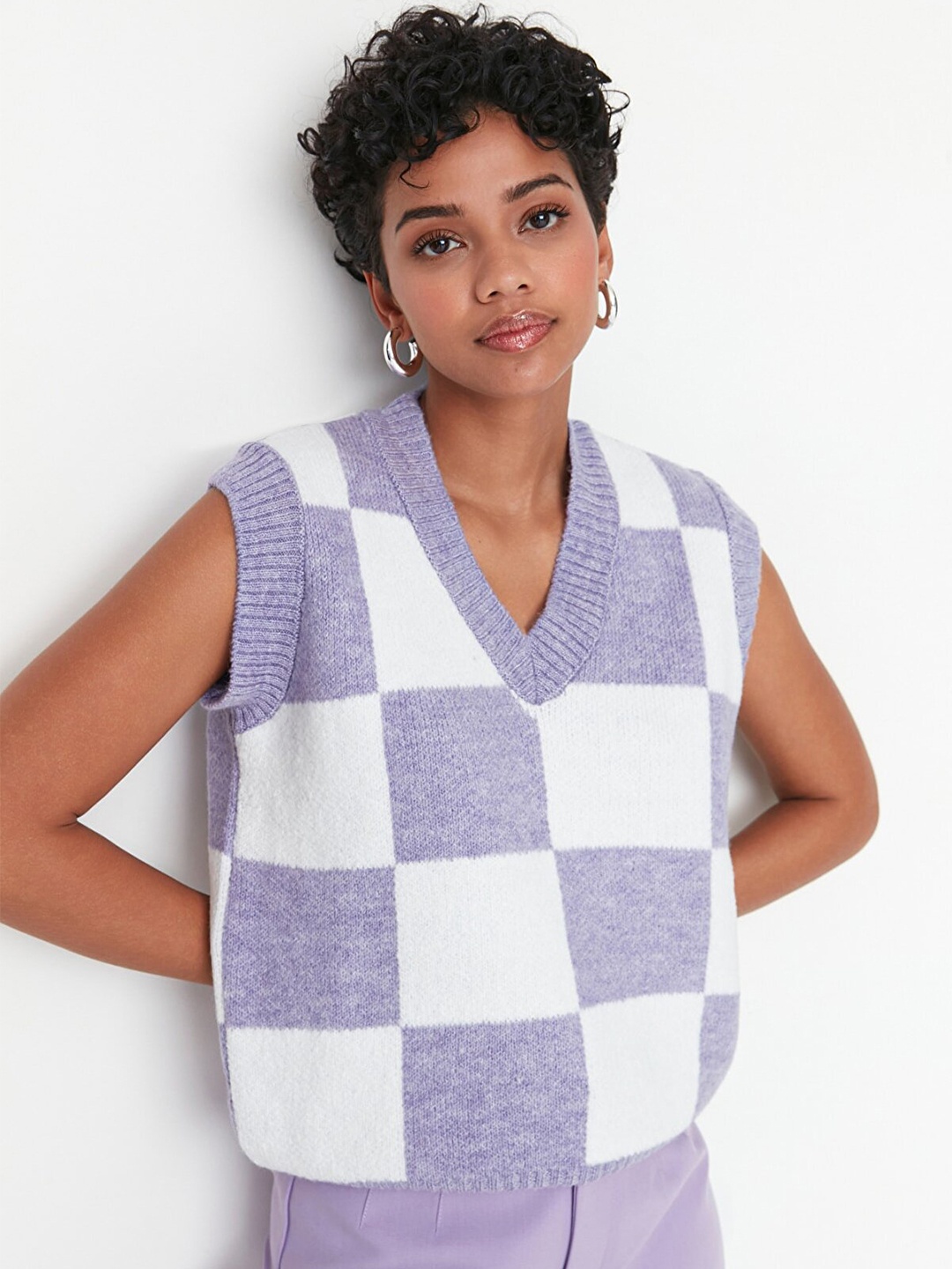 

Trendyol Women Violet & White Checked Checked Sweater Vest